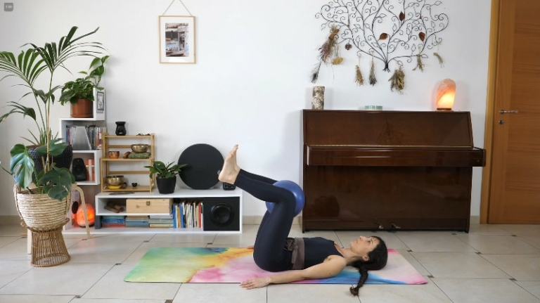 Pilates Softball - Gambe equilibrio braccia